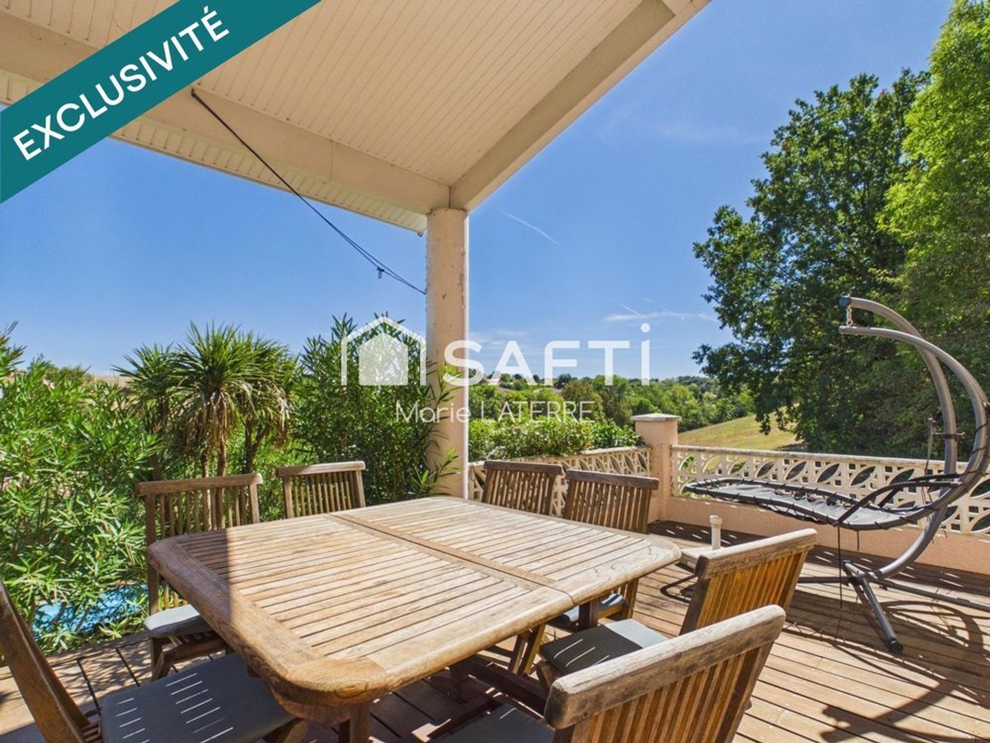 Pompertuzat  Maison familiale avec piscine, au calme et vue dégagée à 10 mn à pied des écoles...