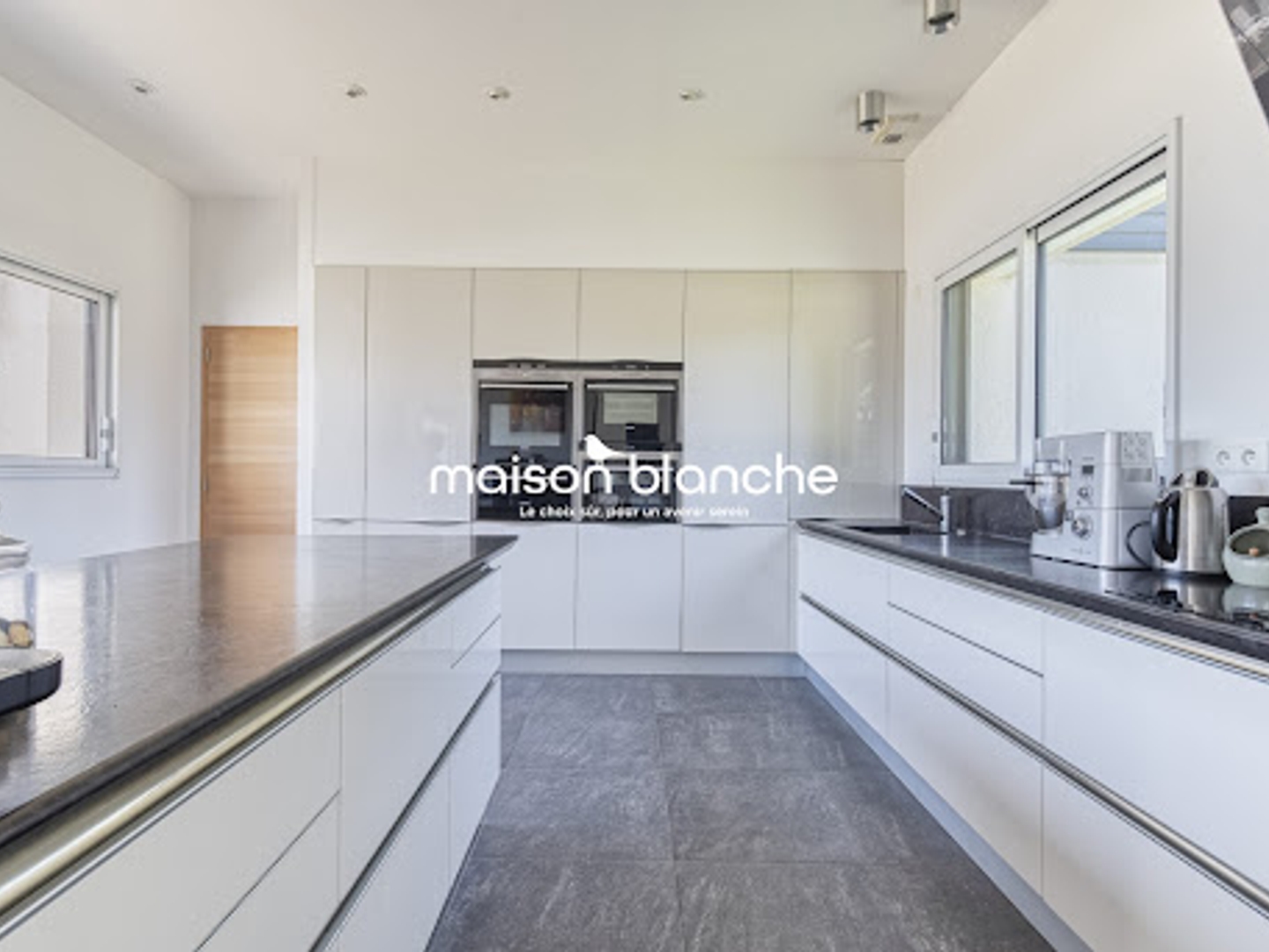 Maison à vendre - 13 pièces - 329m2 - Feneu (49460)