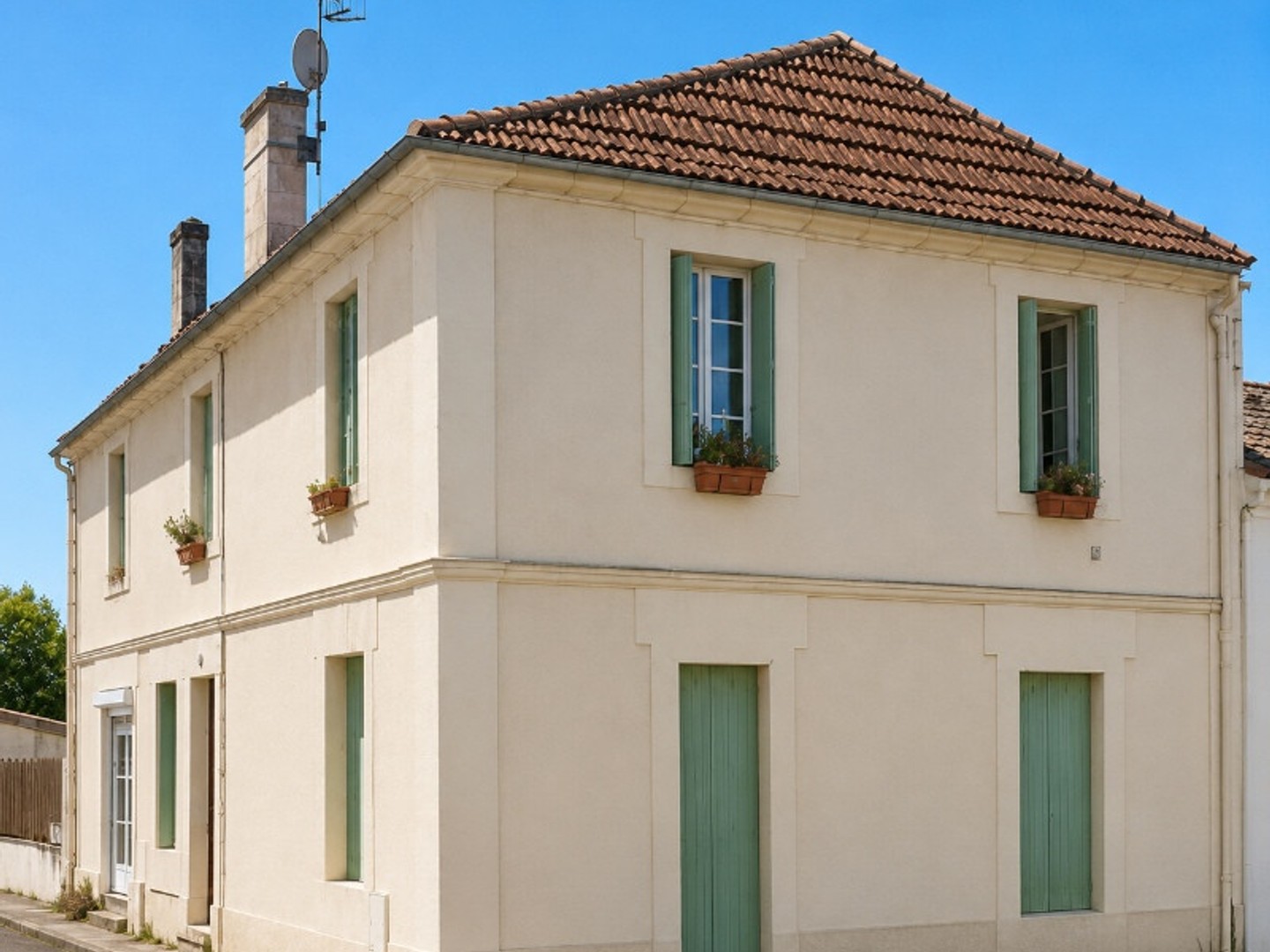 Immeuble en pierre (3 logements )