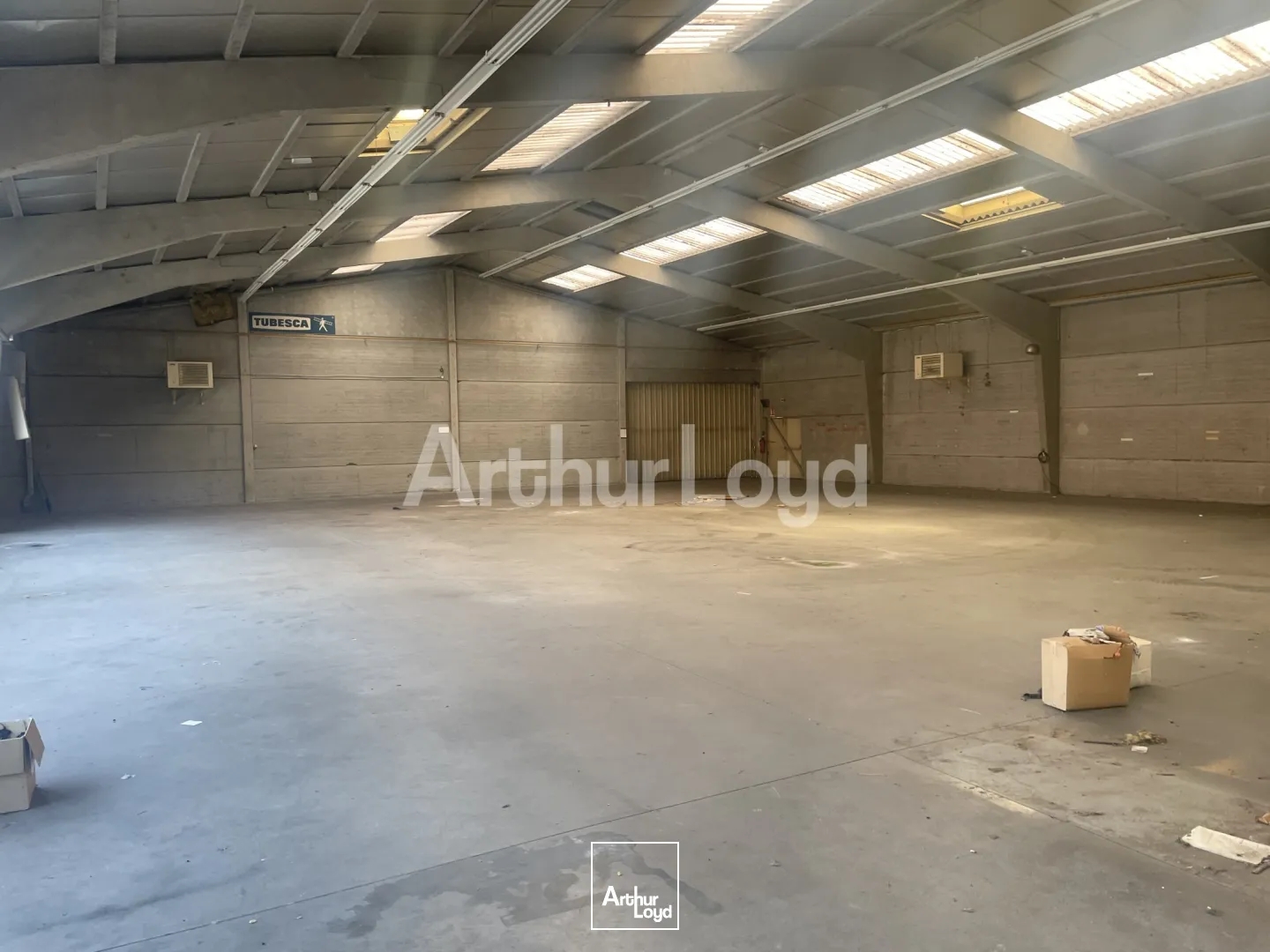 Locaux à vendre - 1100m2 - Béthune (62400)