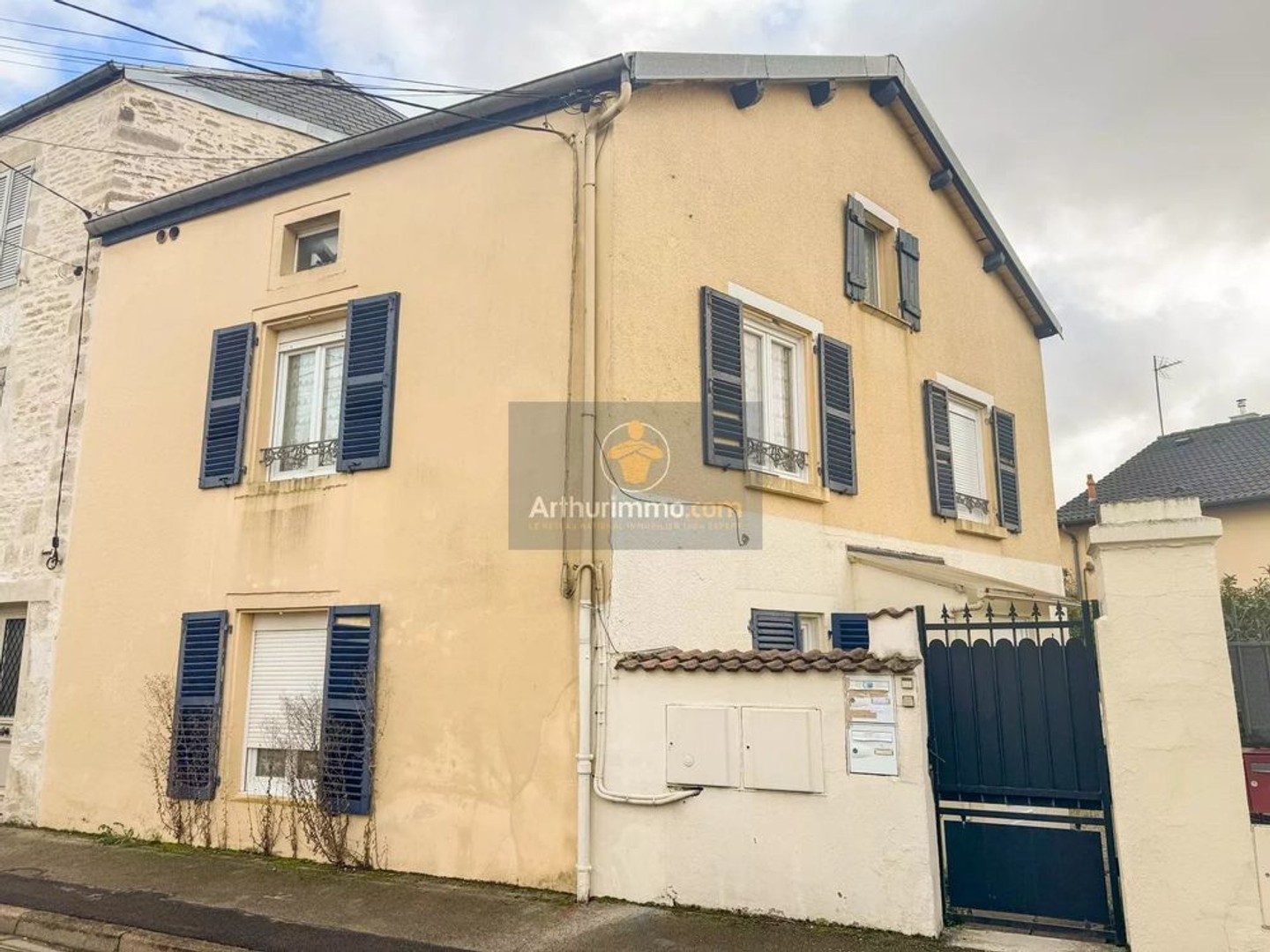 Immeuble de deux appartements meublés