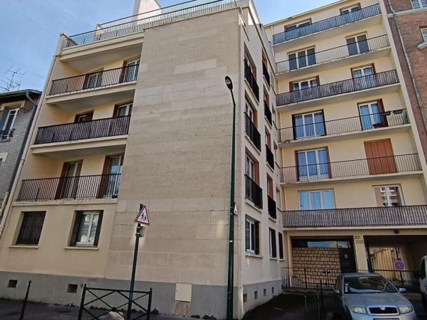 GRAND APPARTEMENT 3/4 PIECES AVEC BALCON VUE ET PARKING PRIVATIF