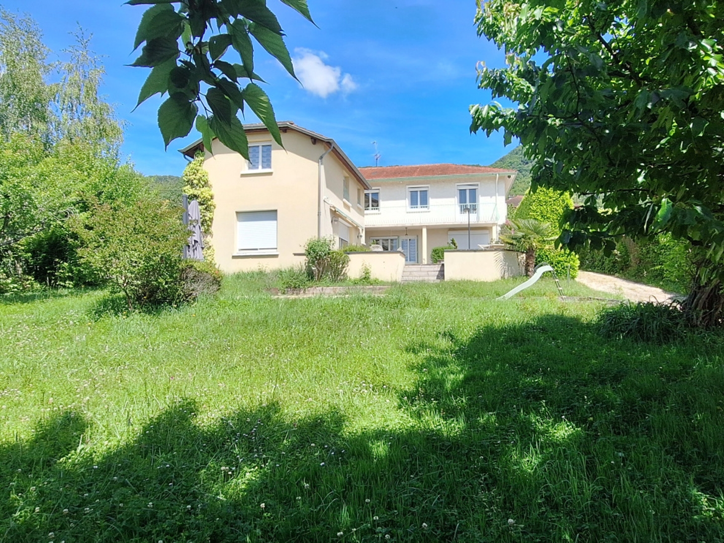 Maison à vendre - 9 pièces - 219m2 - Lagnieu (01150)