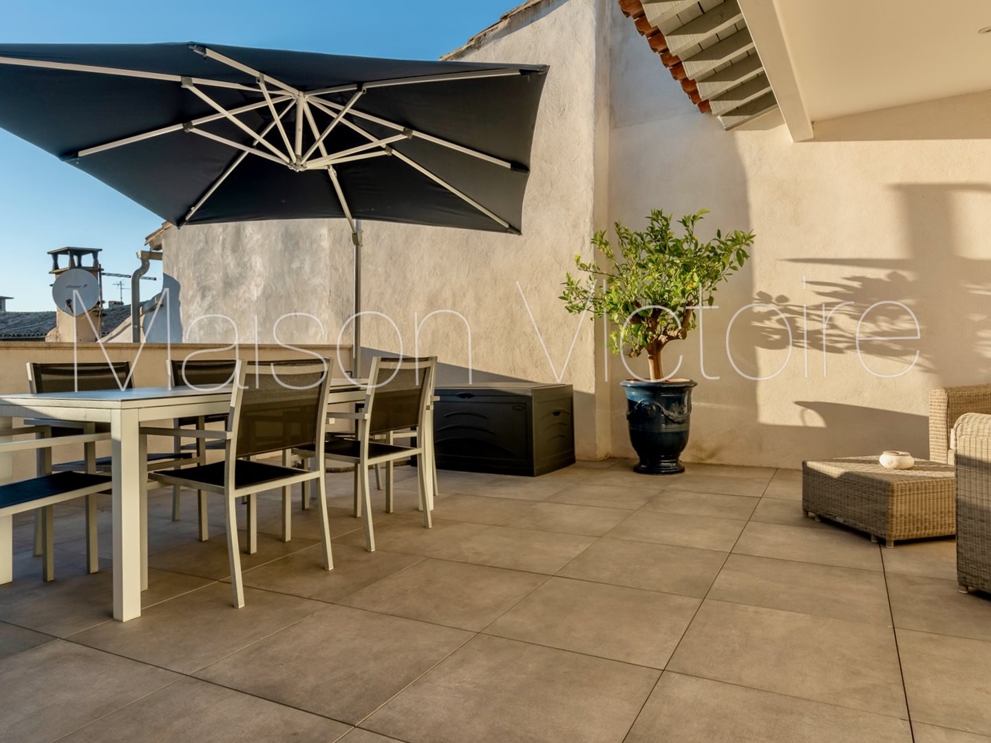 Appartement à vendre - 4 pièces - 139m2 - L'isle-Sur-La-Sorgue (84800)