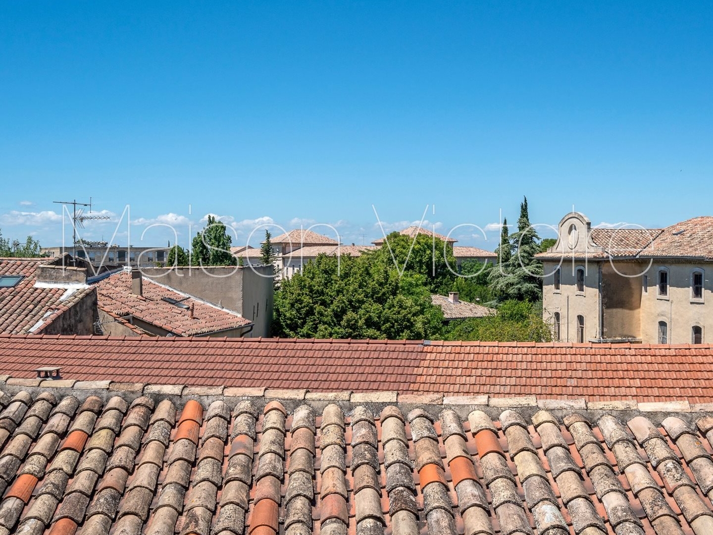 Appartement à vendre - 4 pièces - 139m2 - L'isle-Sur-La-Sorgue (84800)
