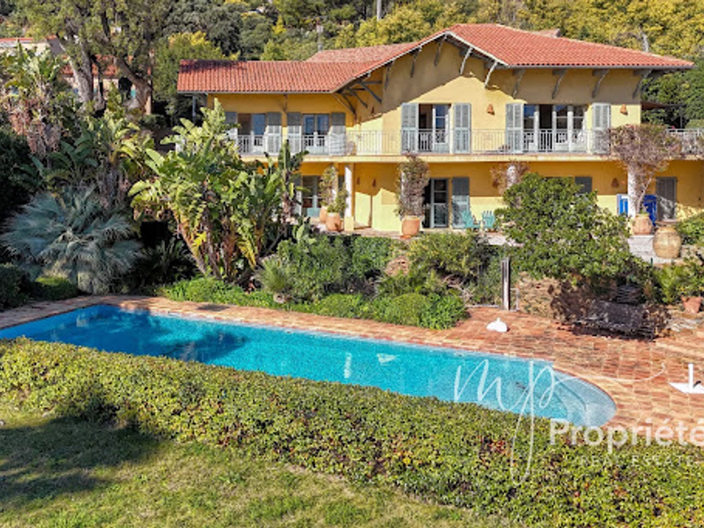 Maison 12 pièces 300 m²