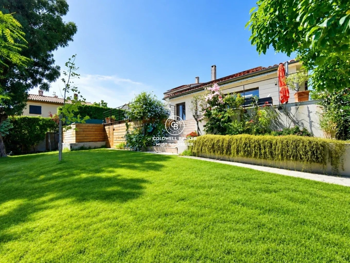Canet: Maison dominante avec vue, en impasse, avec 1000 m² de terrain et piscine