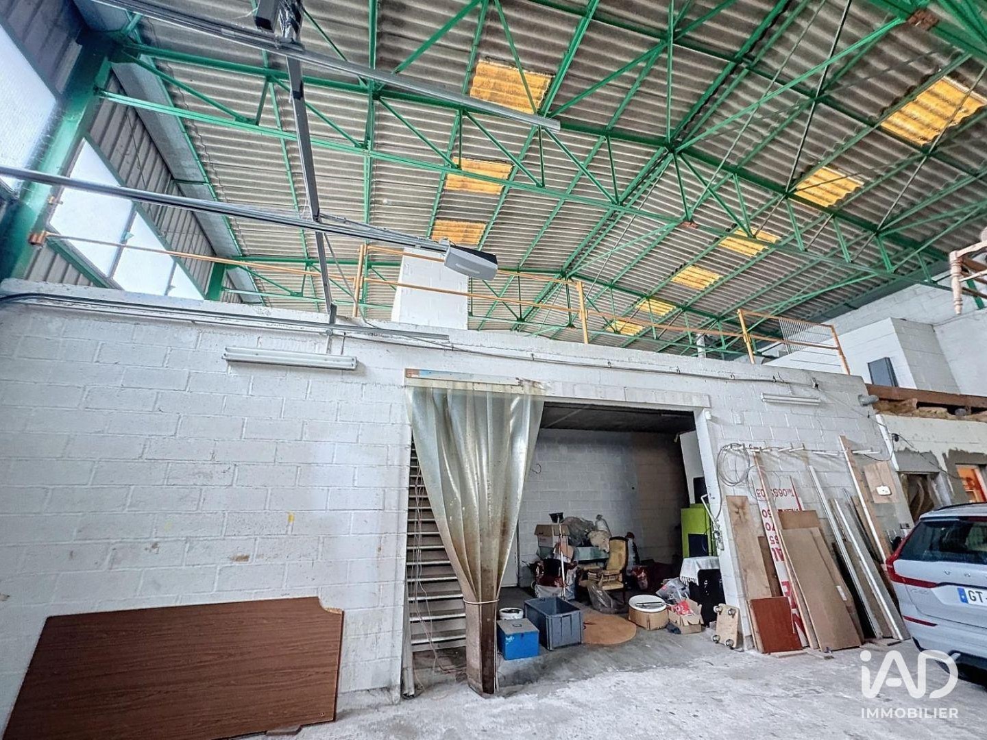 Local commercial 8 pièces 555 m²