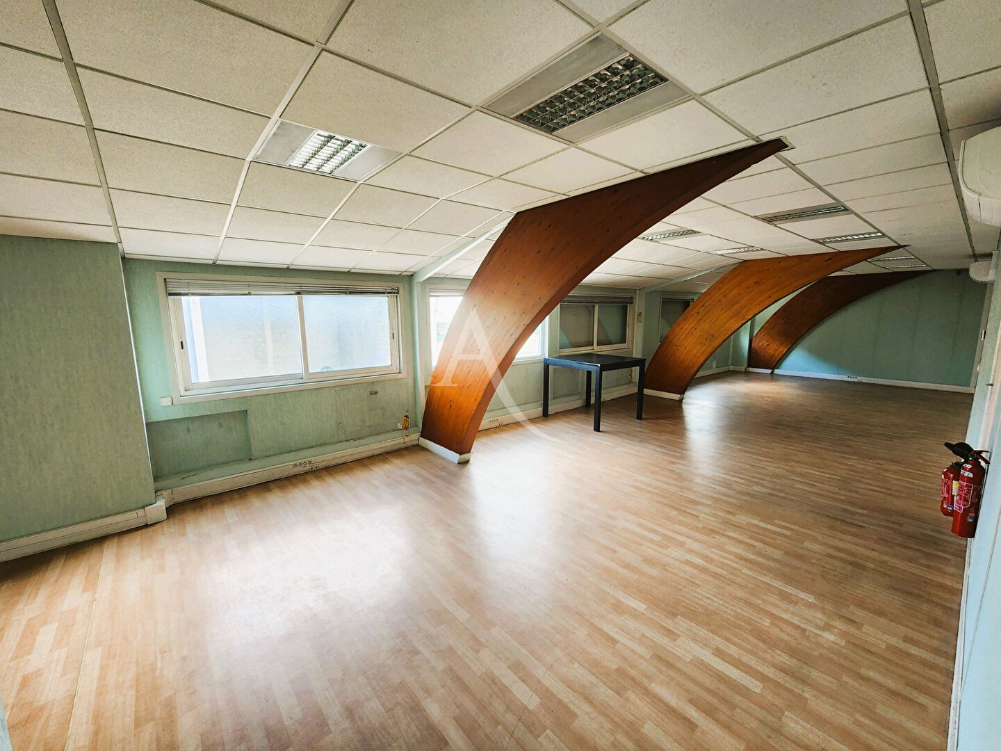 Immeuble commercial 1 pièce 65 m²