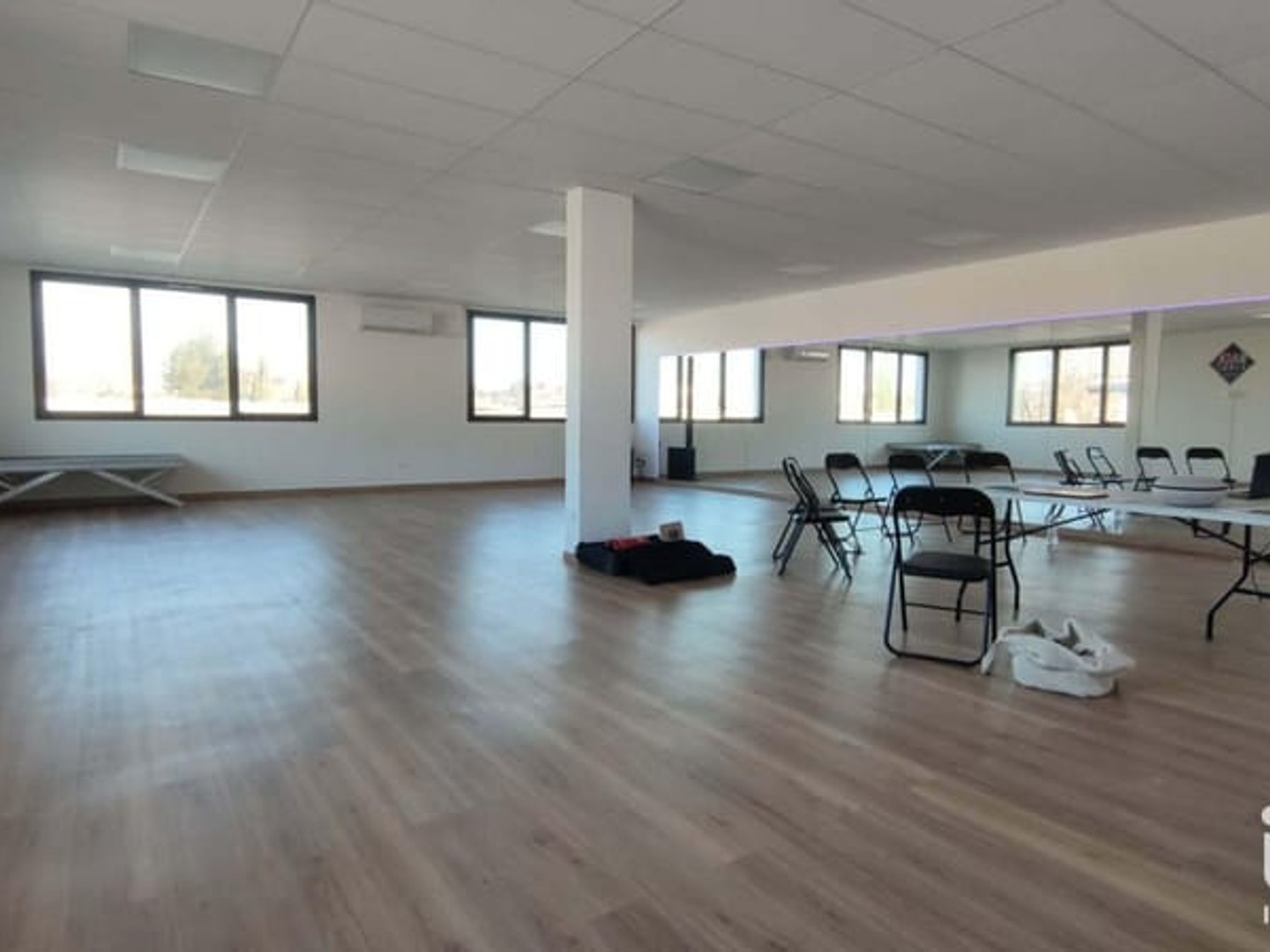 Immeuble commercial 1 pièce 125 m²