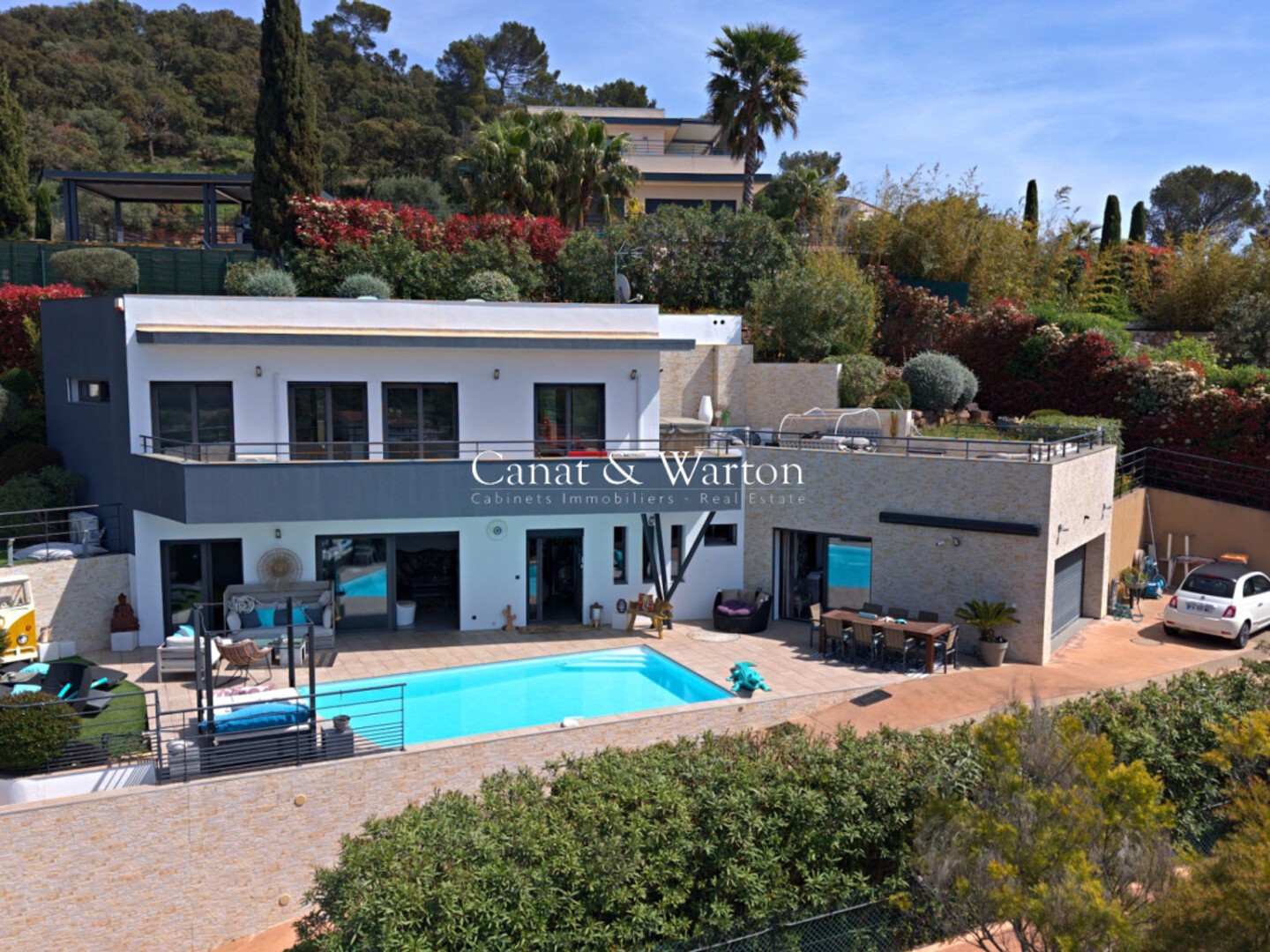 VILLA CONTEMPORAINE AVEC PISCINE