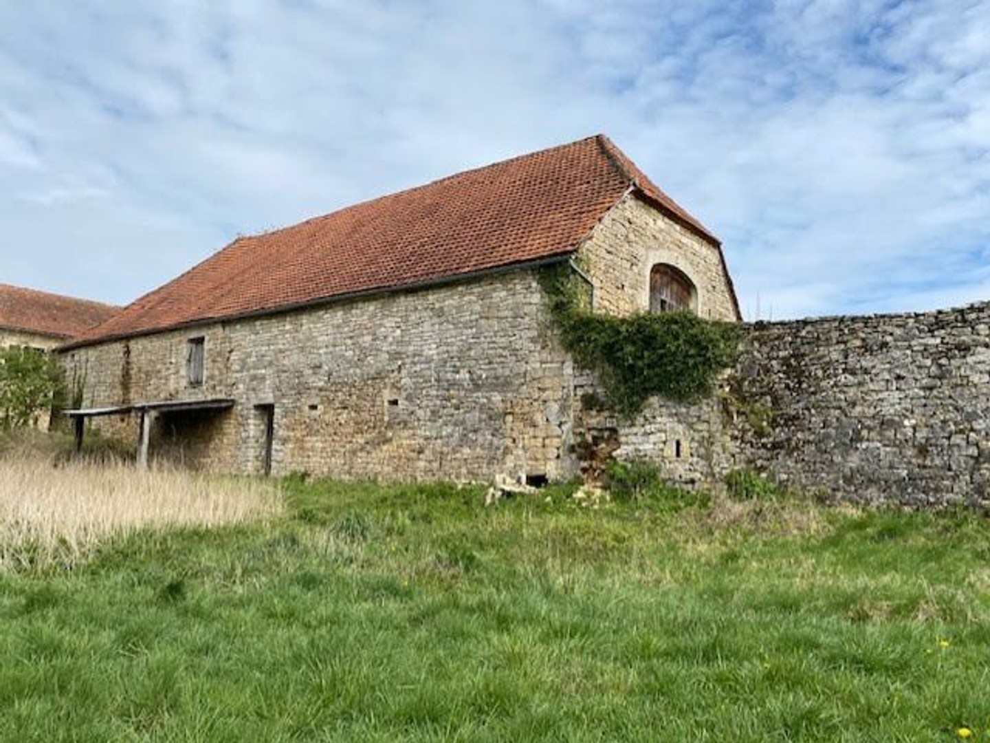 Ferme 2 pièces 350 m²