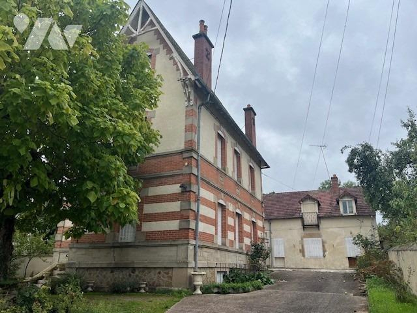Maison à vendre - 10 pièces - 277m2 - Bourbon-L'archamb... (03160)