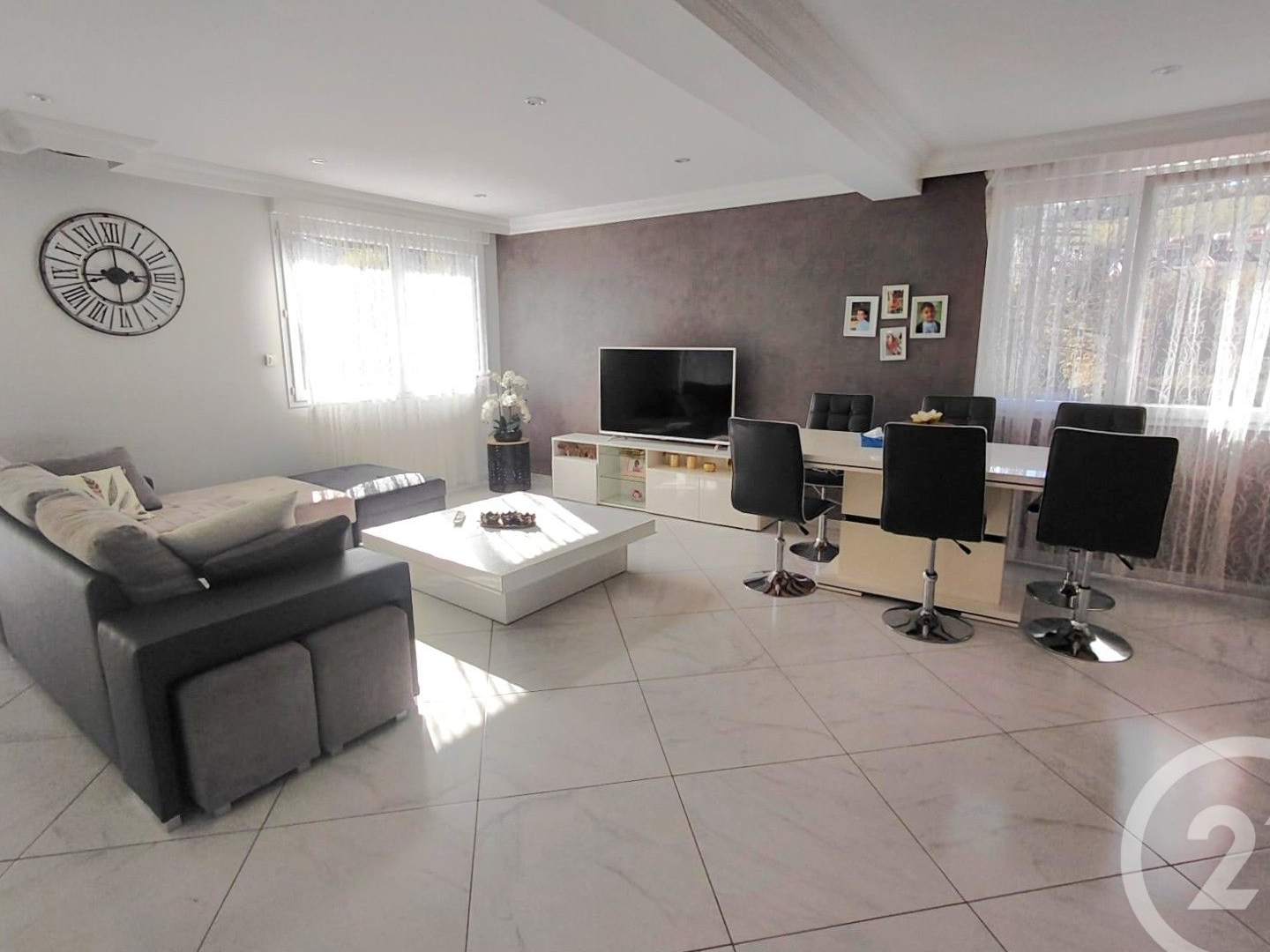 Appartement à vendre - 5 pièces - 118m2 - Villers-Le-Lac (25130)