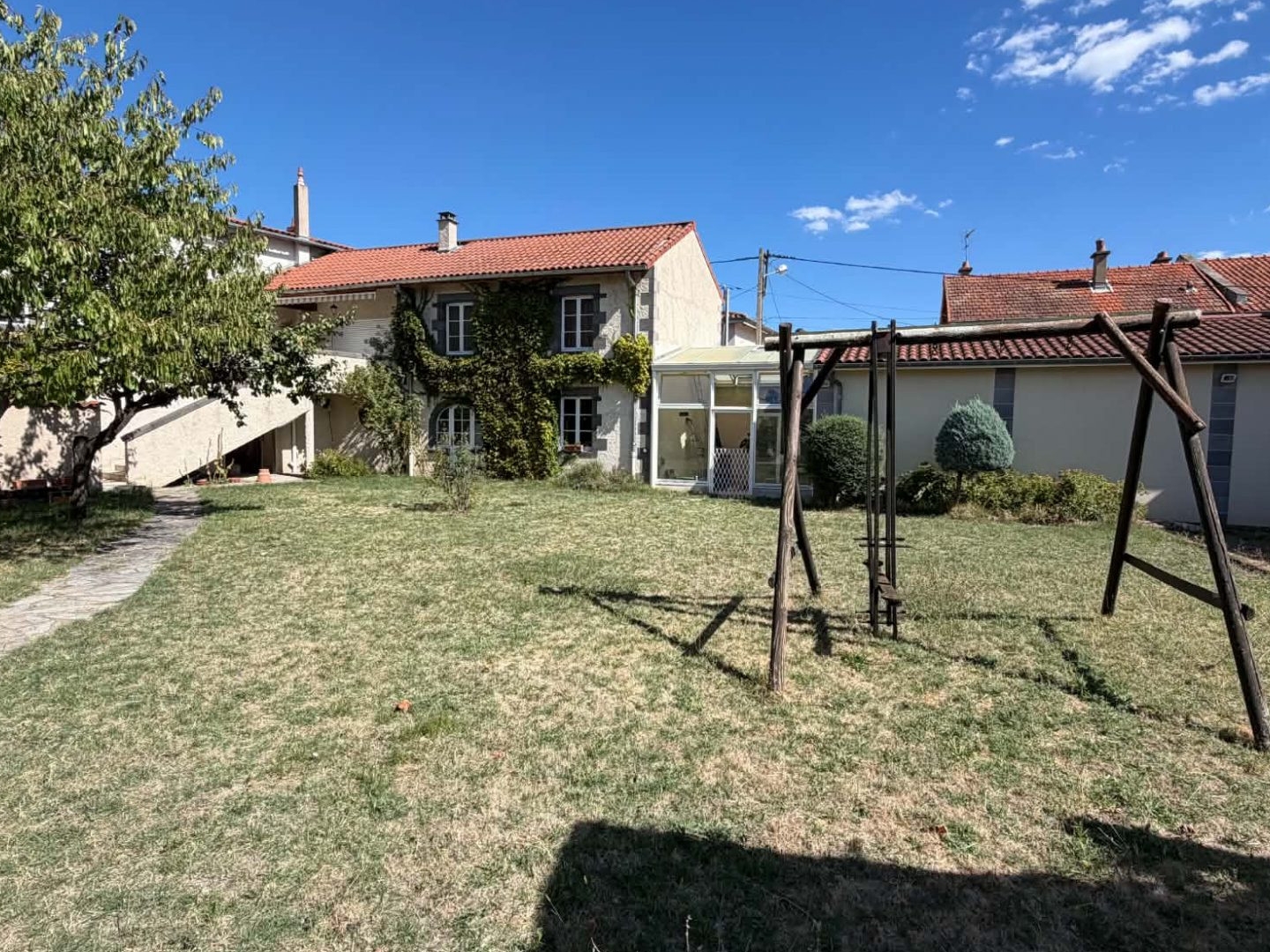 Immeuble à vendre - 11 pièces - 326m2 - Pont-Du-Château (63430)