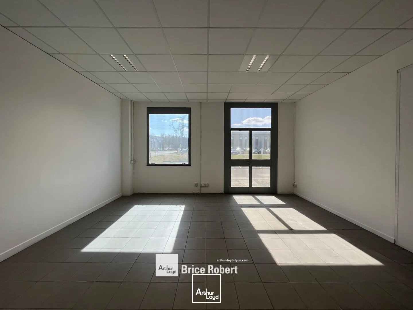 Locaux à vendre - 1584m2 - Saint-Quentin-Fal... (38070)