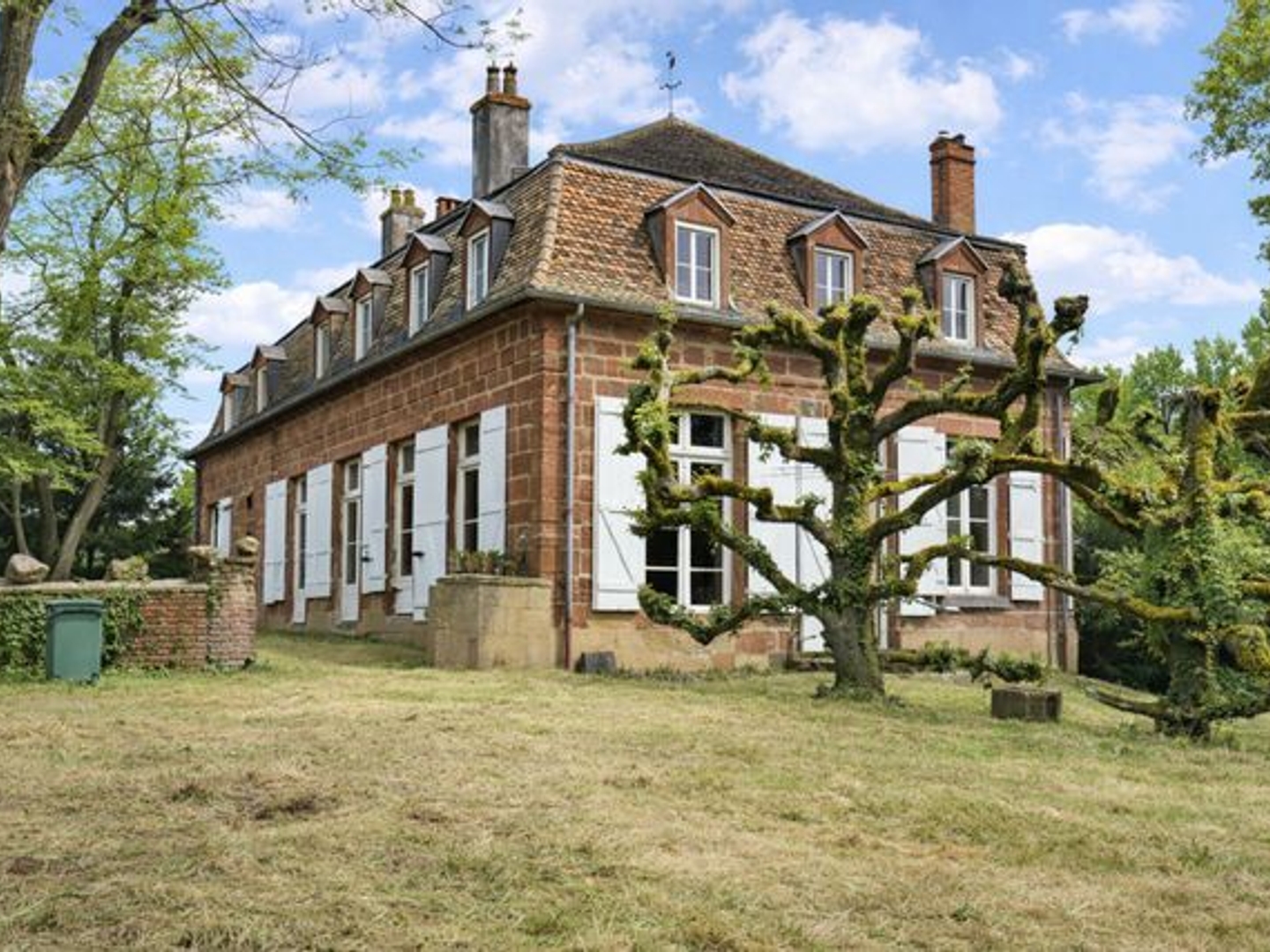 Maison à vendre - 10 pièces - 300m2 - Monétay-Sur-Loire (03470)