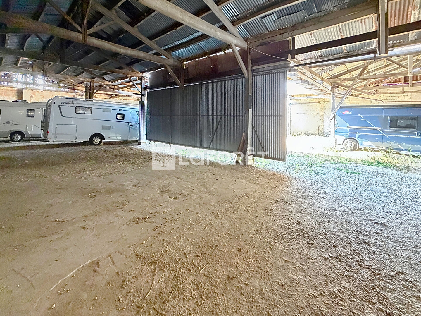 Parking / garage / box à vendre - 1175m2 - Cognac (16100)