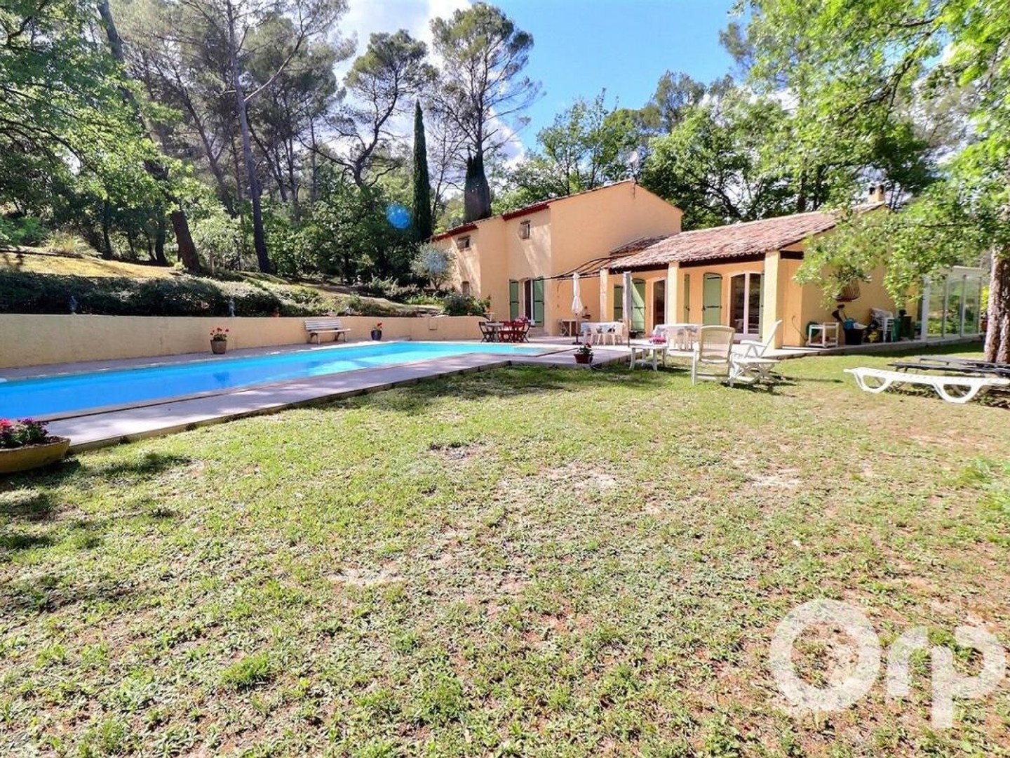 Maison à vendre - 7 pièces - 247m2 - Peynier (13790)