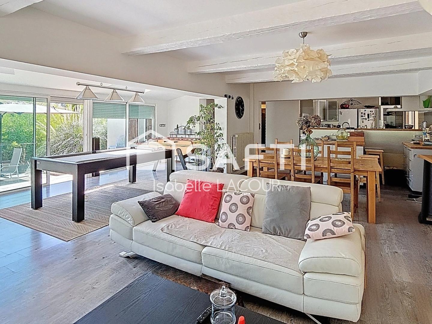 Maison à vendre - 6 pièces - 171m2 - Villecroze (83690)