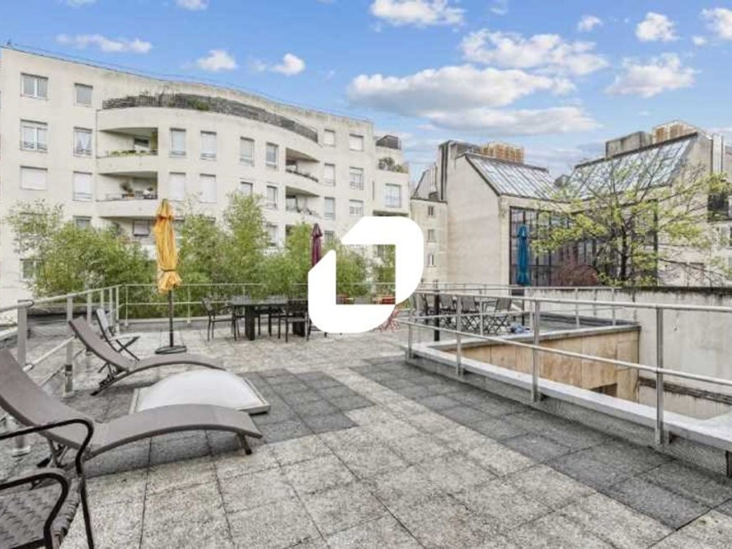 SURFACES RATIONNELLES ET EQUIPEES - 501 m² divisibles à partir de 107 m²