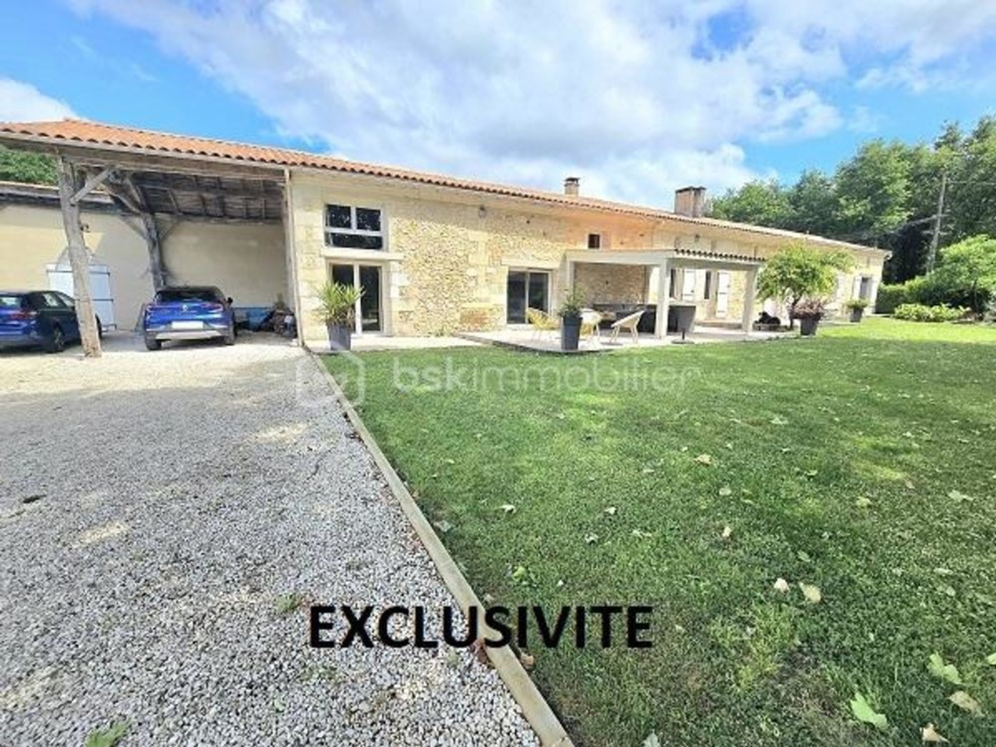 MAGNIFIQUE LONGERE RENOVEE DE 379 M2 AVEC 4 CHAMBRES ET PISCINE SUR 1.8 HECTARES !!!