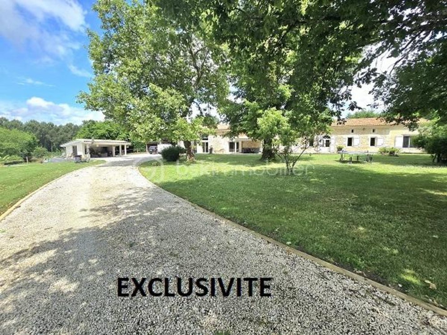 Maison à vendre - 10 pièces - 379m2 - Cercoux (17270)