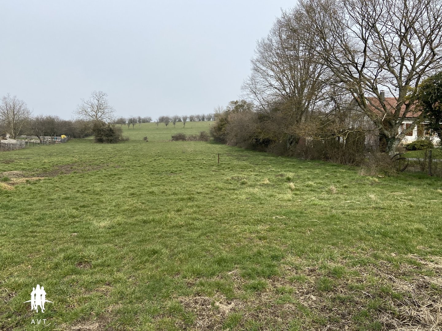 TERRAIN CONSTRUCTIBLE ET VERGER DE 2426 M²