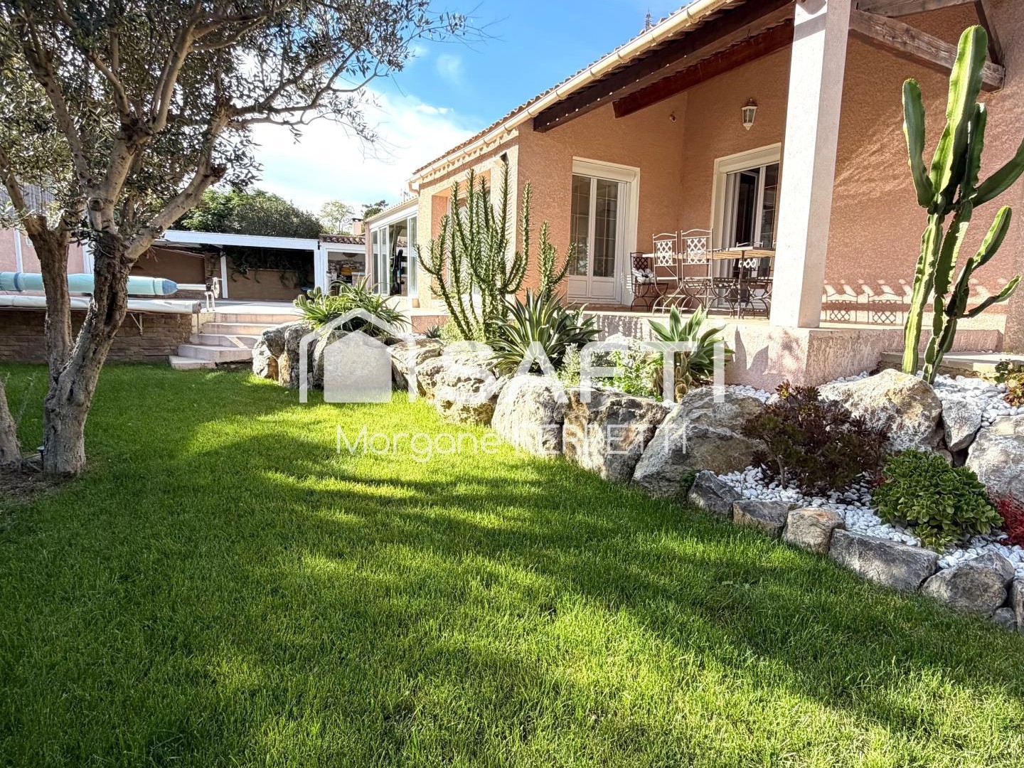 MAISON TRADITIONNELLE 138M2 - 4 CHAMBRES - TERRAIN 1000M2 - PISCINE EN DUR