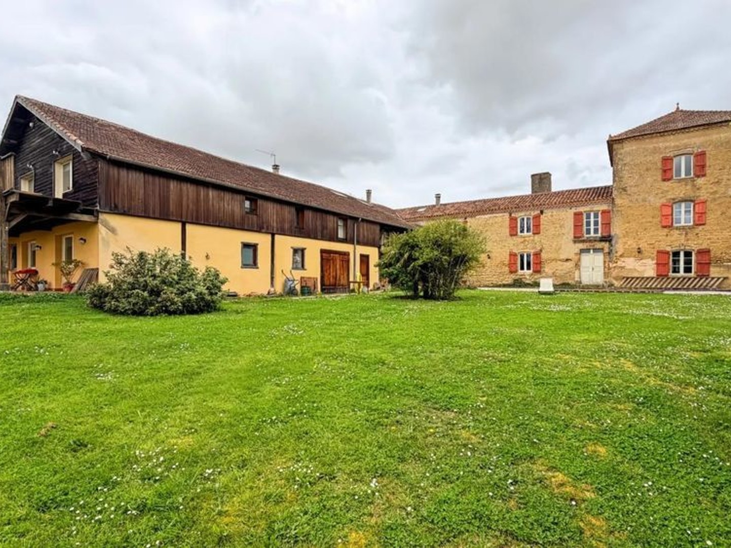 Maison de 24 pièces de 771 m² à Sainte-Dode
