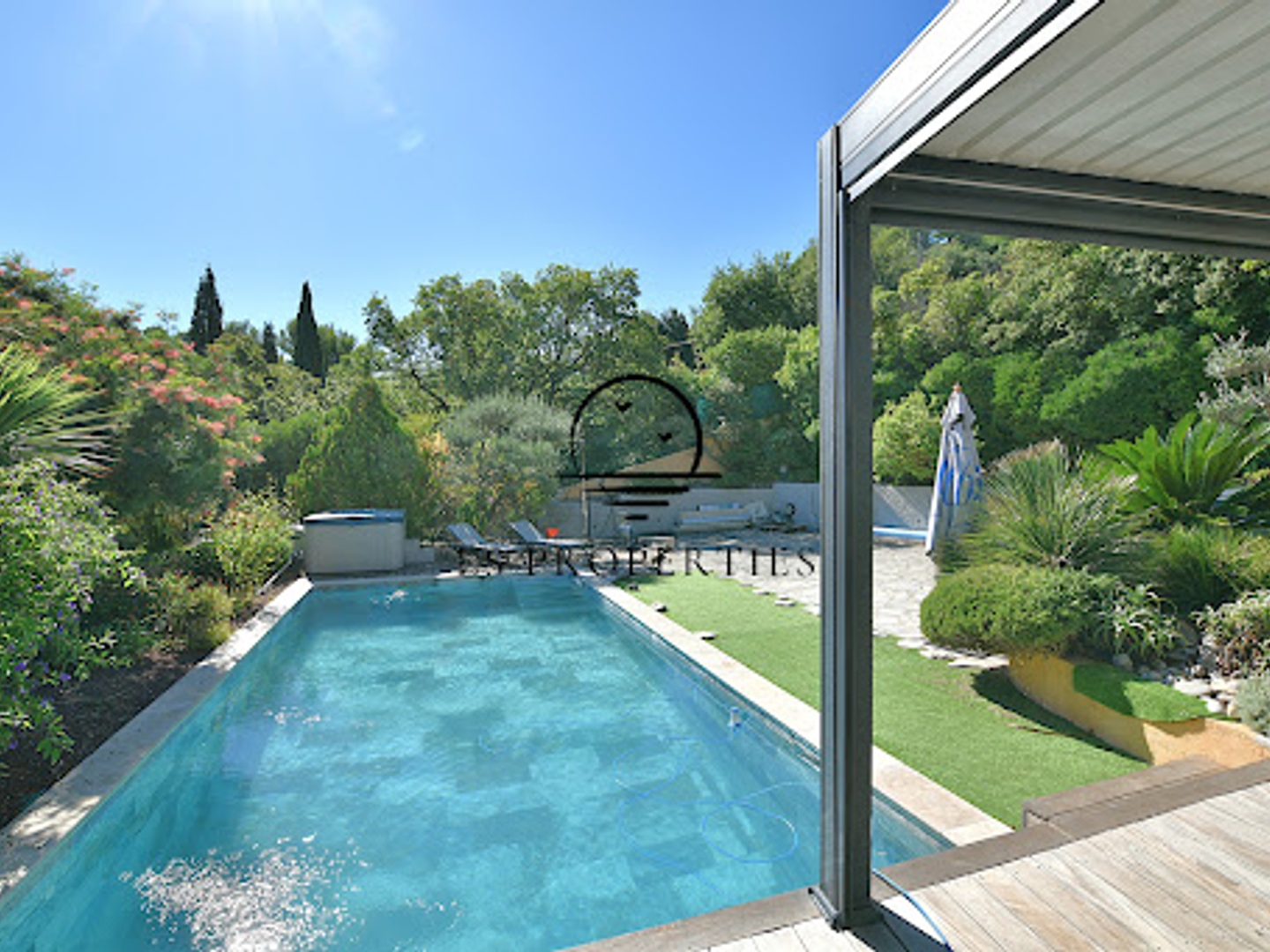 Maison à vendre - 9 pièces - 190m2 - Hyères (83400)