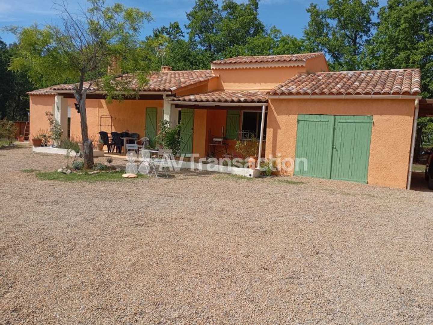 REGUSSE Villa plain pied PLUS Studio indépendant Garage Jardin