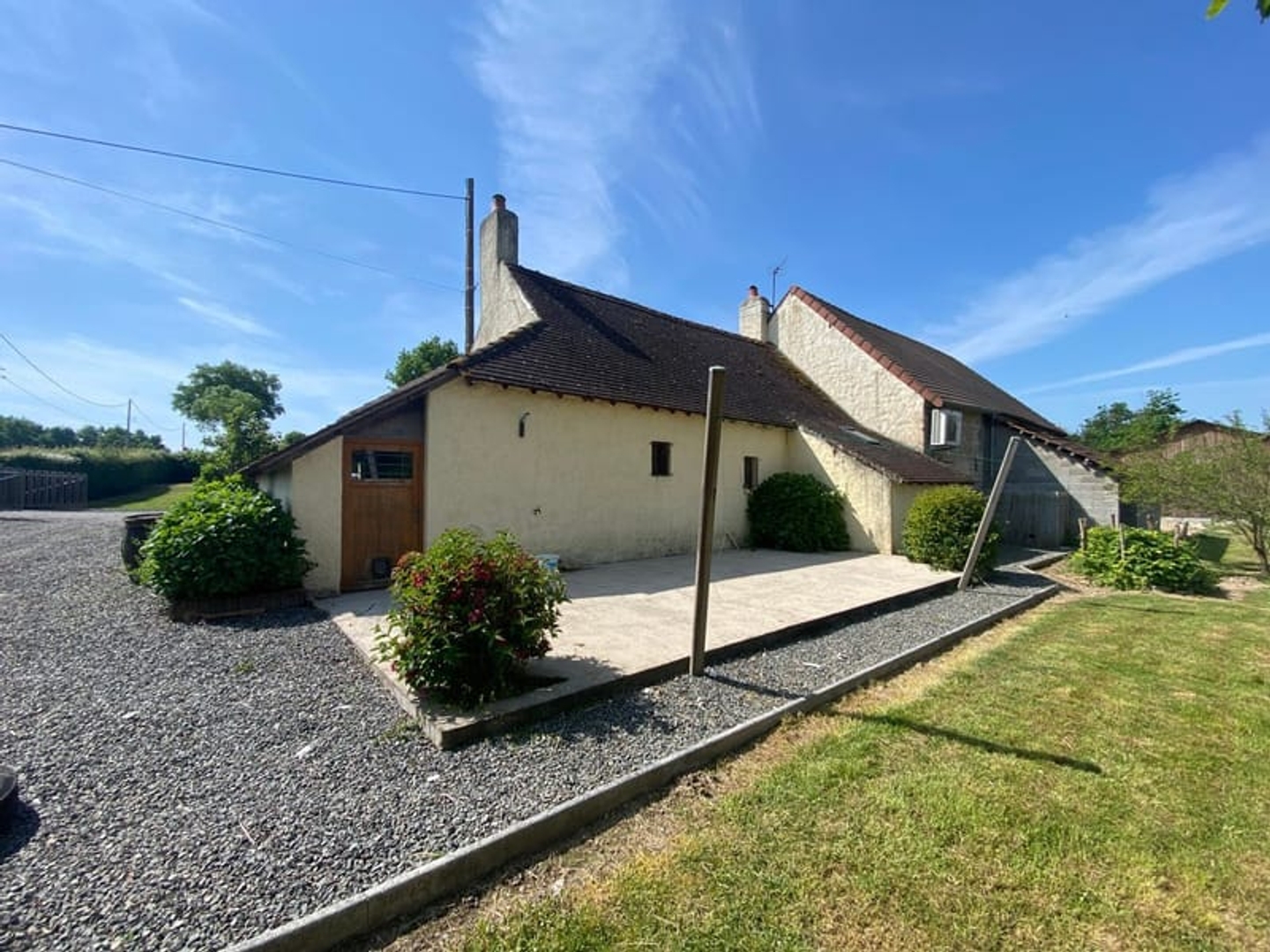 Maison à vendre - 4 pièces - 100m2 - Saint-Pierre-Les-... (18170)