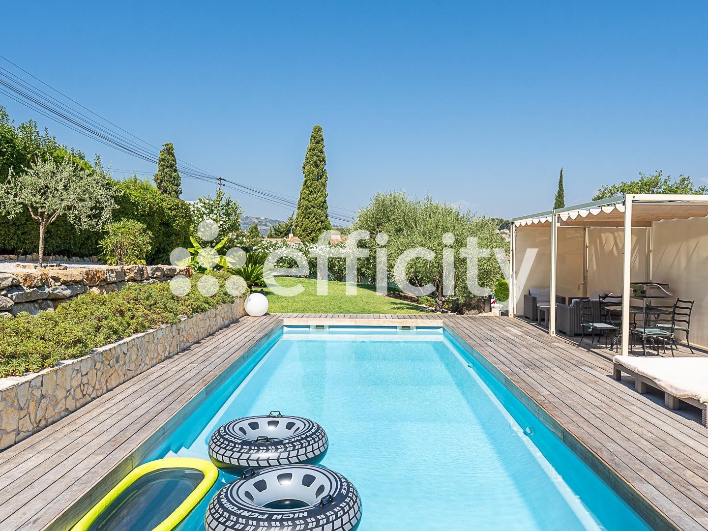 Maison à vendre - 7 pièces - 225m2 - La Roquette-Sur-S... (06550)
