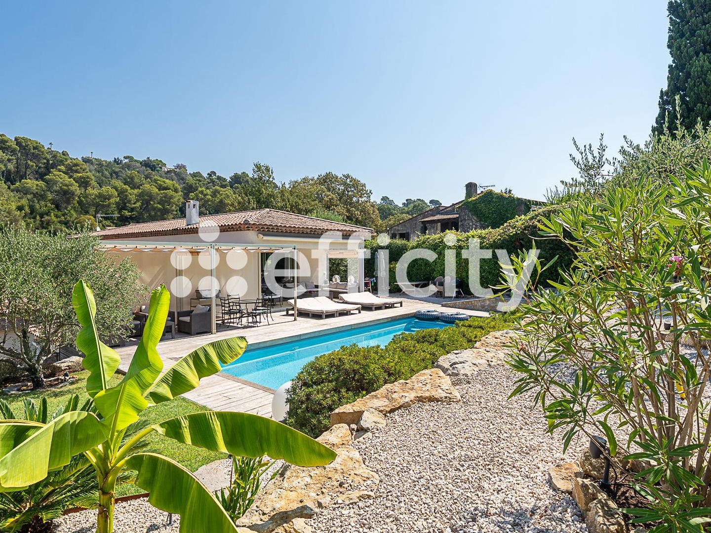 Maison à vendre - 7 pièces - 225m2 - La Roquette-Sur-S... (06550)