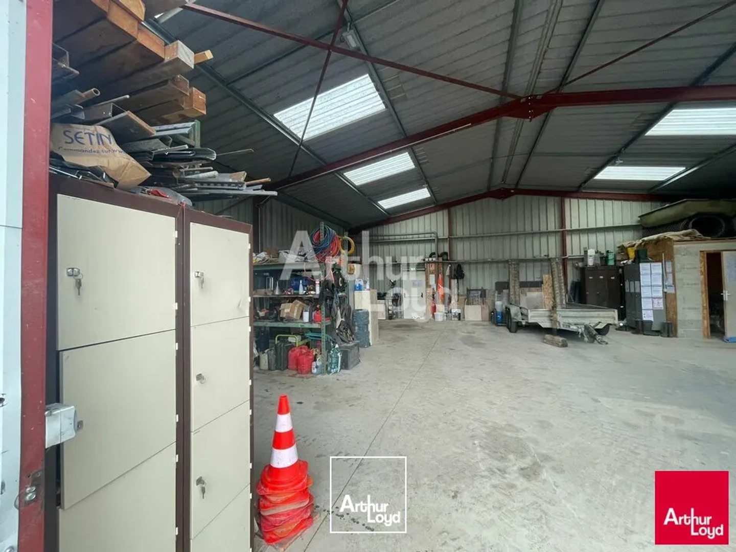 Locaux à vendre - 304m2 - Herbault (41190)