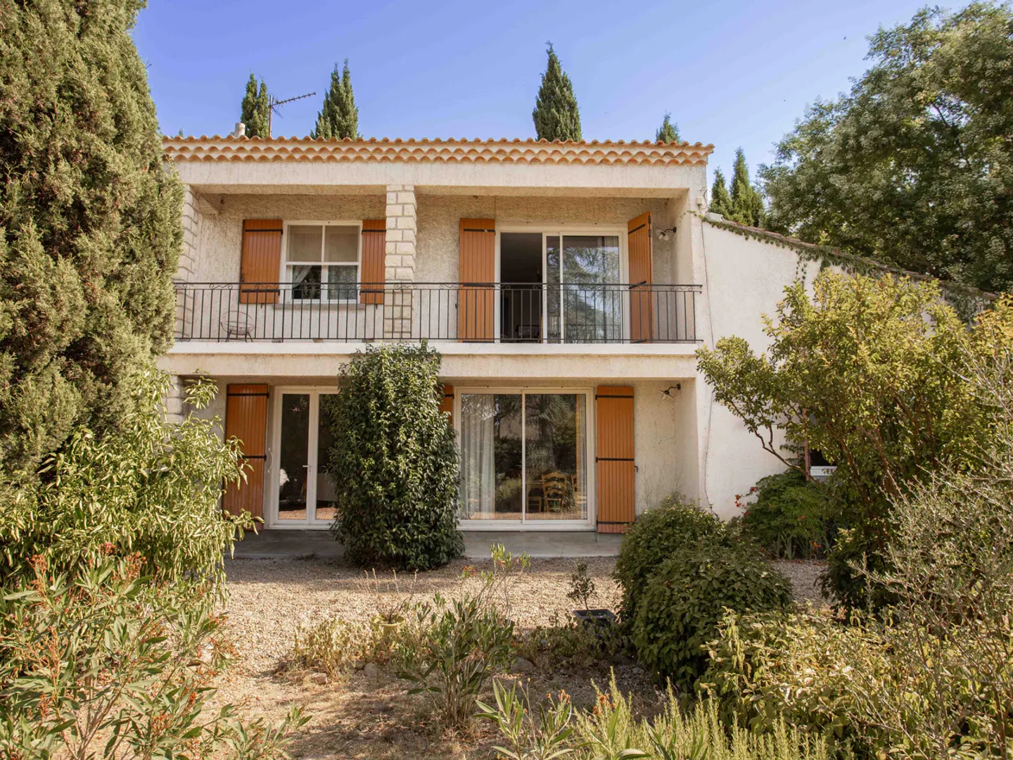 Maison au calme avec jardin, à pied du village