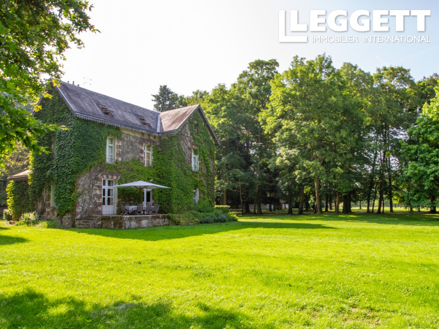 Magnifique propriété située dans un superbe parc de six hectares à Chaveignes