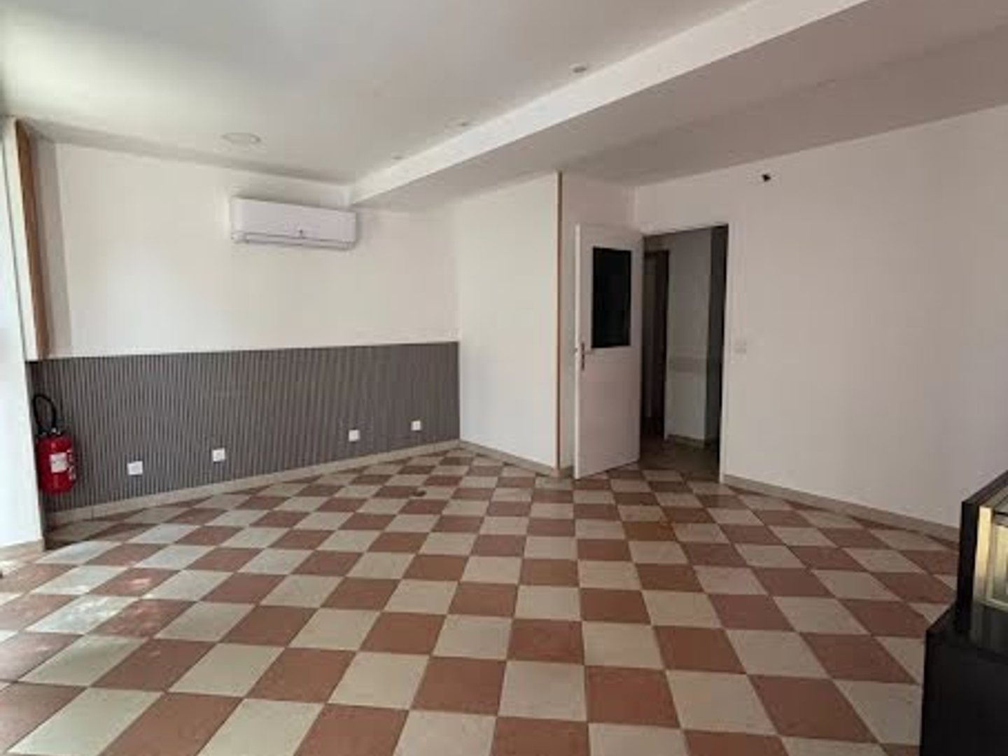 Magasin à vendre - 4 pièces - 65m2 - Savigny-Lès-Beaune (21420)