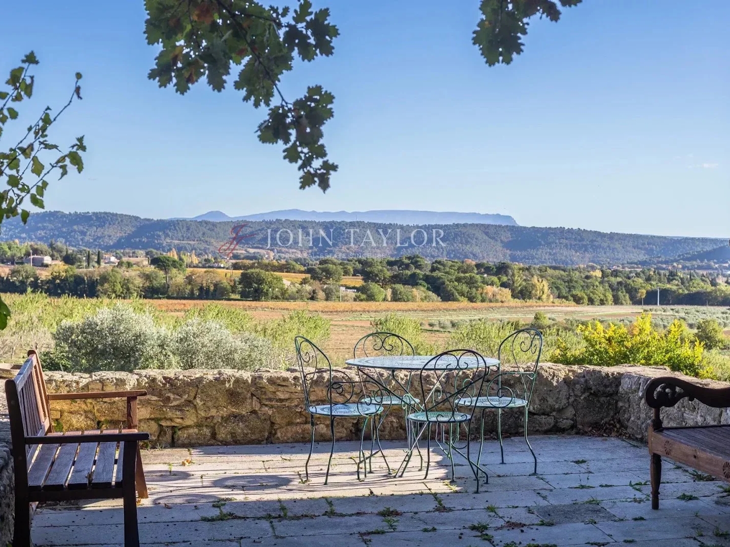Maison à vendre - 11 pièces - 479m2 - Cucuron (84160)