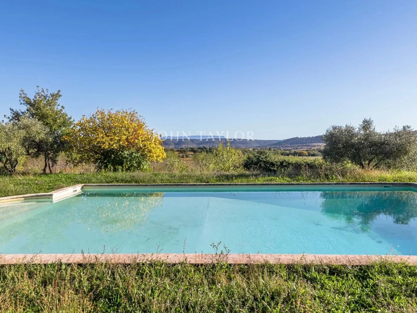 Maison à vendre - 11 pièces - 479m2 - Cucuron (84160)