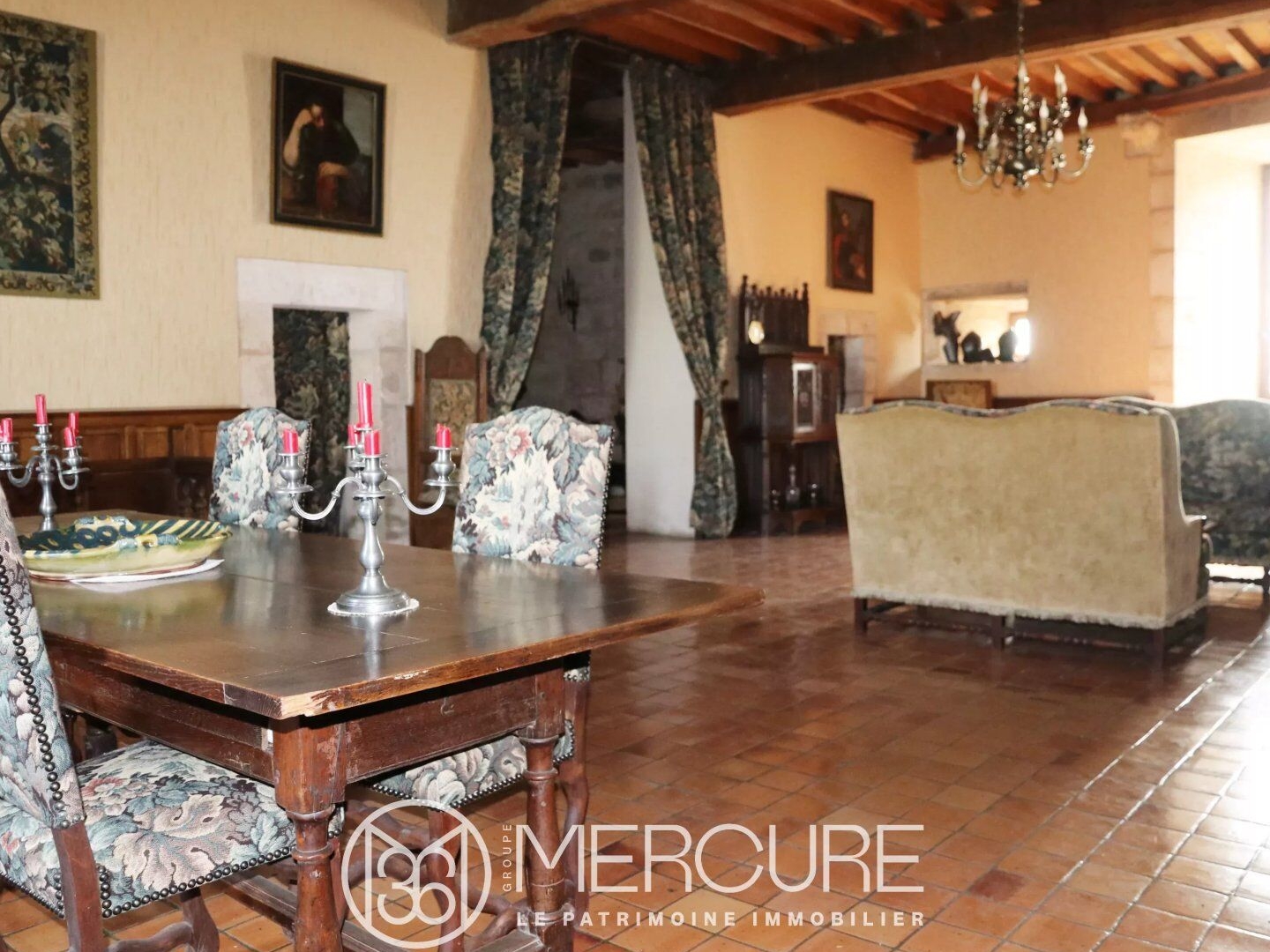Maison à vendre - 20 pièces - 600m2 - Saintes (17100)