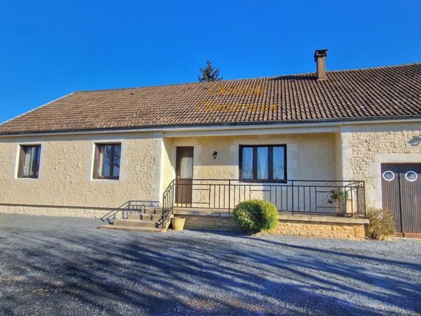 24120 Terrasson : Maison de plain pieds sur 4385m² de terrain
