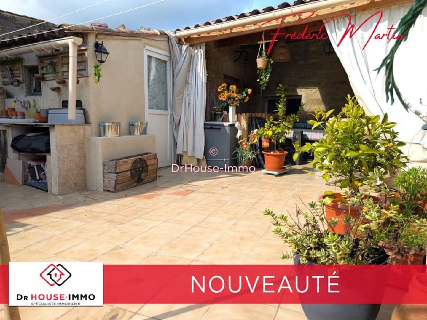 Uzès proche, local commercial de 60 m² et ses deux appartements dont un avec terrasse.