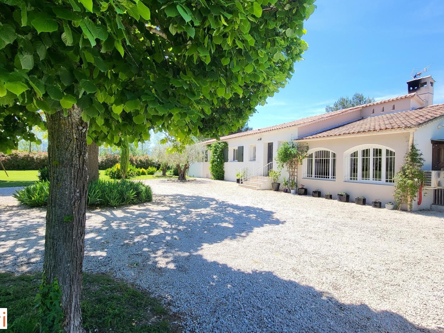 Maison de 159m2 de plain pied + Dépendance T3