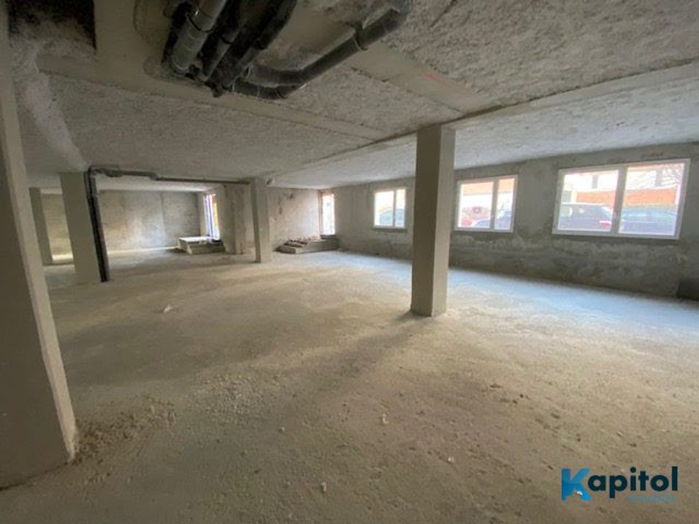 Local 300 m²