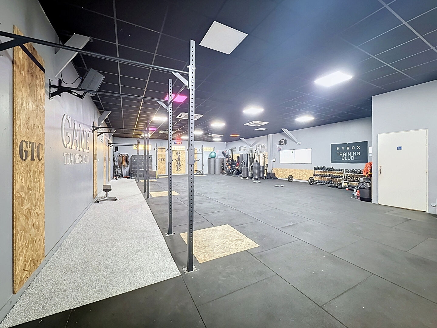 Local commercial 5 pièces 477 m²