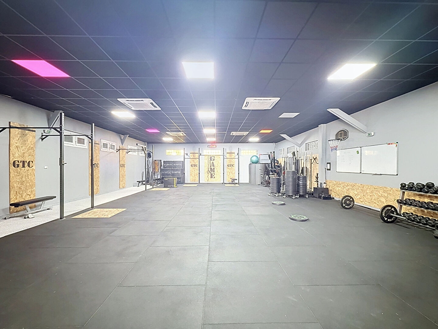 Locaux à vendre - 5 pièces - 477m2 - Saint-Maur-Des-Fo... (94100)