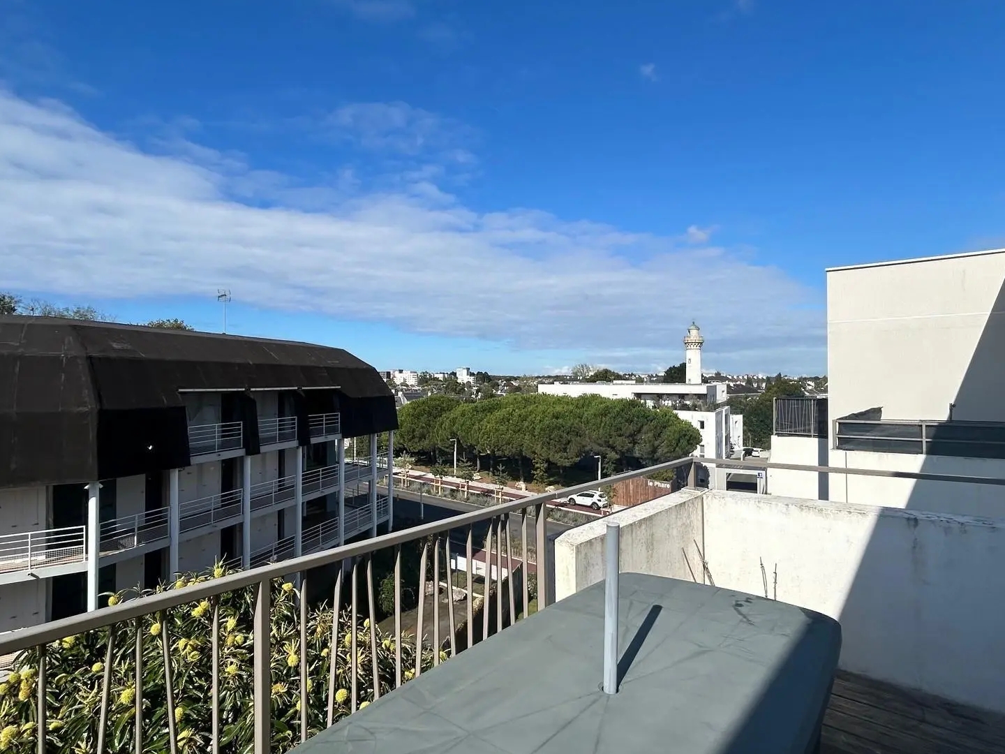 Parking / garage / box à vendre - 56m2 - Saint-Nazaire (44600)