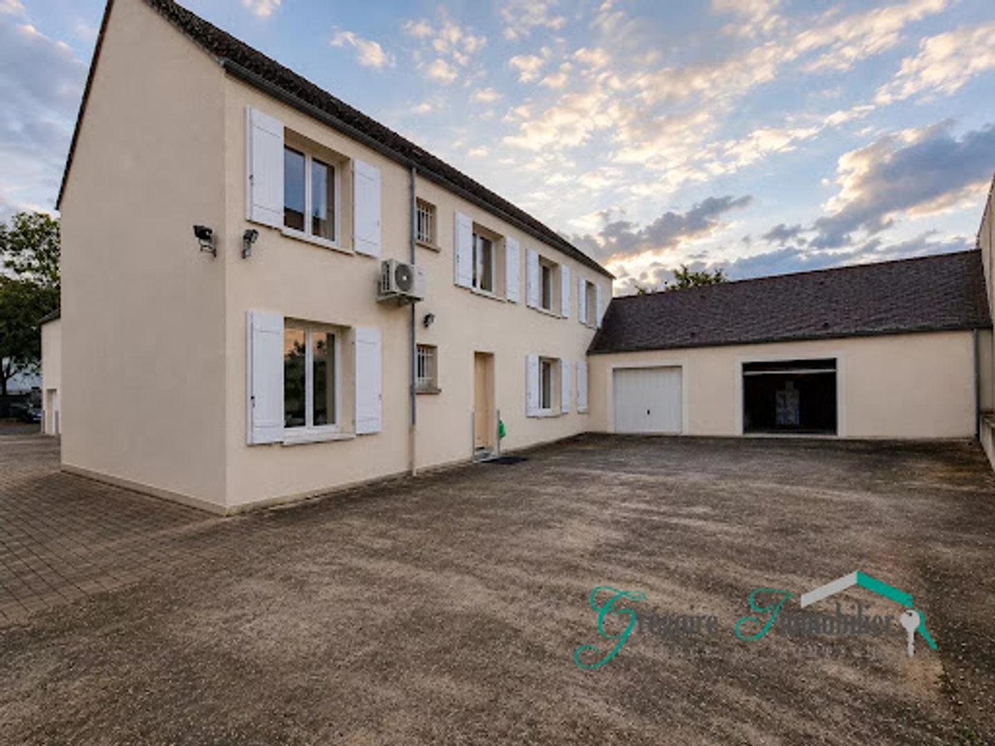 Maison à vendre - 25 pièces - 555m2 - Moret-Loing-Et-Or... (77250)